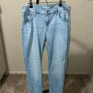 Old Navy Light Wash- High Rise Wow Boyfriend Jean